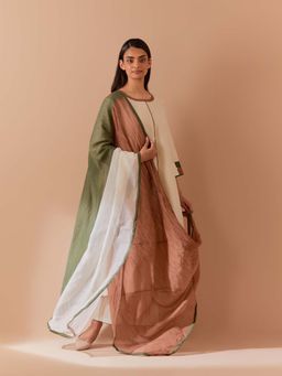 Priya Chaudhary - White Soft Chanderi Kurta with Pant and Dupatta (Set of 3)