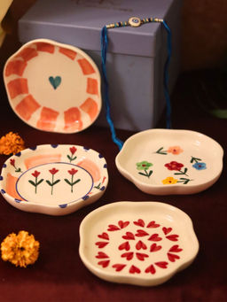 WEAVING HOMES - Heart, Striped Heart And Peony Handmade Dessert Plates Rakhi Gift Box