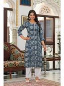 Navy Blue color option, Currently selected