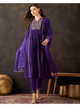 Gahan - Purple Silk Blend Zari Embroidered Kurta With Pant And Dupatta