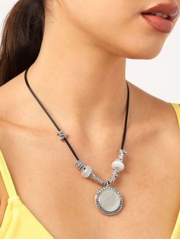 Sohi - White Stone Pendant Necklace