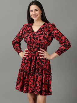 SHOWOFF - Womens V-Neck Printed Fit And Flare Black Dress