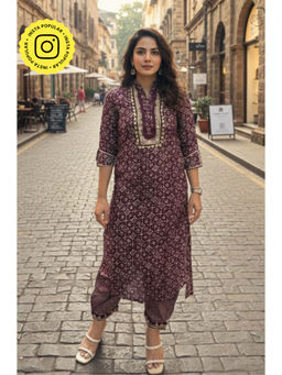 Ishnya - Women Maroon Viscose Blend Printed Kurta With Pant