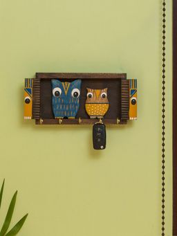 ExclusiveLane - Owl & Owlet' Decorative Key Holder In Mango Wood (5 Hooks)