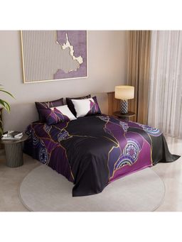 Stoa Paris - Mosaic Symphony Burgundy Prism Printed Super King Bed Sheet with 4 Pillow Covers