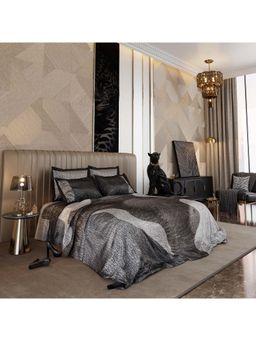 Stoa Paris - Untamed Enrich Cotton Night Safari Printed Super King Bed Sheet with 4 Pillow Covers