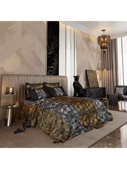 Stoa Paris - Untamed Enrich Cotton Eternal Chase Printed Super King Bed Sheet with 4 Pillow Covers