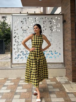 Sugnaa - Classic A-Line Gingham Midi Dress - Yellow