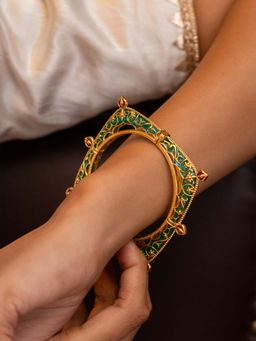 Shaya by CaratLane - 925 Silver Roka Rishta Gold Plated Green Kada