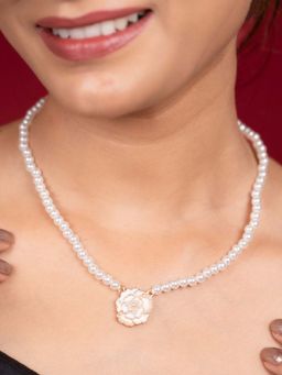 Niscka - White Pearl Gold-Plated Flower Necklace