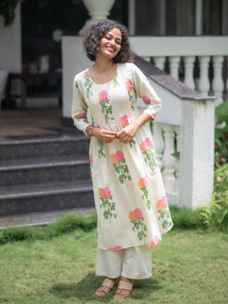 Suta - Women White Floral Kurta with Pant (Set of 2)