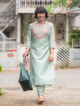 Suta - Women Blue Embroidered Kurta with Pant (Set of 2)