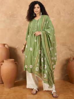 Varanga - Women Green Floral Kurta with Pant & Dupatta (Set of 3)