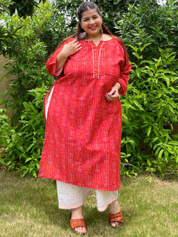 Extra love by Libas - Plus Size Women Coral Printed Cotton Blend Straight Kurta Sets for Women