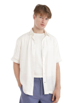 Rare Rabbit - Men White Solid Casual Shirt