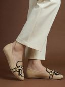 Beige color option, Currently selected