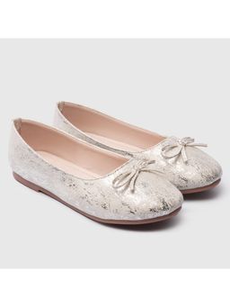 toothless - Girls Off White Textured Ballerina Flats with Bow Detail and Flexible Comfort Sole