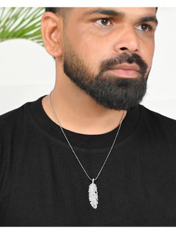 VOJ - Silver Plated Men Chain With Leaf Shaped Pendent