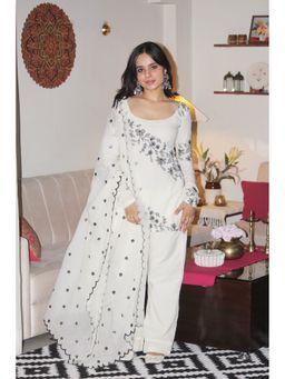 THE SAYURI - Alisha Embroidered Kurta with Pant and Dupatta