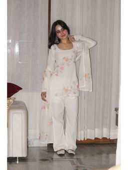 THE SAYURI - Khawaab Floral Embroidered Kurta with Pant and Dupatta