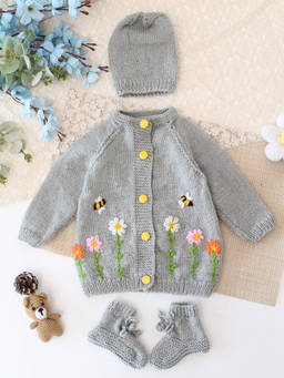 Woonie - Handknitted Floral Embroidered Sweater With Cap & Socks - Light Grey