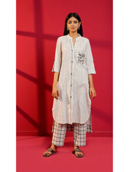 Ritivesh - Grey Handloom Cotton Hand-Embroidered Straight Kurta with Pant (Set of 2)