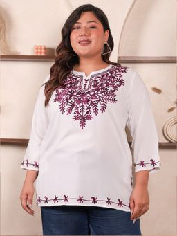 Indietoga - Women Plus Size White Embroidered Rayon Tunic