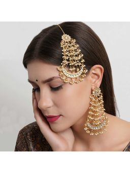 Karatcart - Gold Plated Kundan and Pearl Studded Earrings and Maangtikka Set (Set of 2)