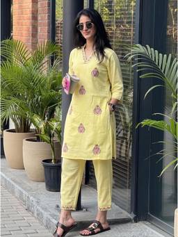 The Suitable - Yellow Chanderi Regular Fit Floral Kurta With Pant