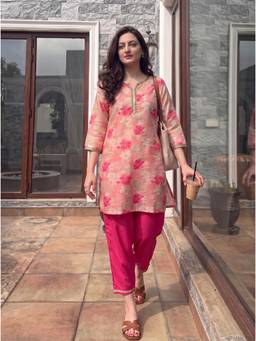 The Suitable - Pink Chanderi Regular Fit Floral Kurta With Pant