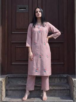 The Suitable - Mauve Chanderi Regular Fit Floral Kurta With Pant