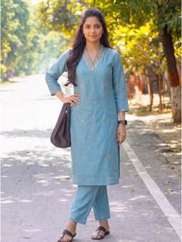 The Suitable - Blue Chanderi Regular Fit Floral Kurta With Pant