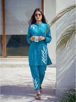 The Suitable - Blue Viscose Rayon Regular Fit Printed Kurta With Pant