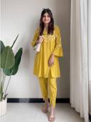 Yellow color option, Currently selected
