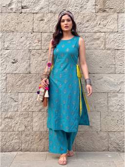 The Suitable - Blue Viscose Rayon Regular Fit Printed Kurta With Pant