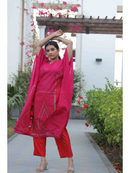 Ahalyaa - Women Ethnic Pink Kaftan with Pant (Set of 2)