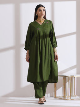 Swtantra - Air Skin Mehndi Green Handmade Flower Kurta with Pant (Set of 2)