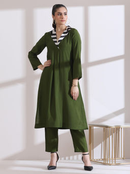 Swtantra - Air Skin Mehndi Green Kurta with Striped Gold Point Collar & Pant (Set of 2)