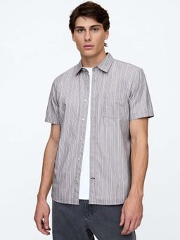 GAP - Men Grey Vertical Stripes Spread Collar Half Sleeve Shirt