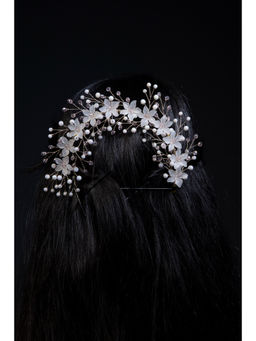 BEAUTY SPOT JEWELLERY - White Hair Brooch