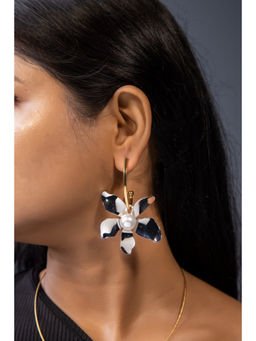 BEAUTY SPOT JEWELLERY - Silver Pearl Danglers