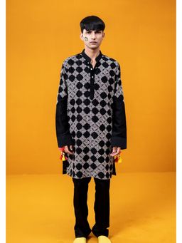 WABI SABI by Anshum-Ritesh - Wabi Sabi Black Thread Work Kurta with Pant