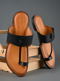 REGAL - Men Black Ethnic Kolhapuri Sandals