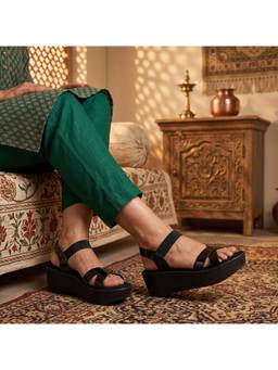 Global Step - Gloss Platforms Black Wedges