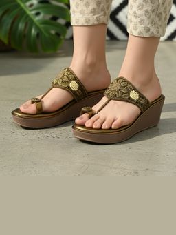 Global Step - Antique Embroidered Beige Wedges