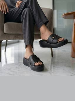 Global Step - Classic Glide Beige Wedges