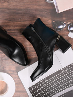 Ronnie Grey - Women Black Solid Ankle Length Casual Boots