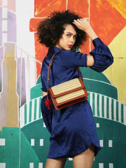 HIE - Off White Clara Shoulder Bag (S)