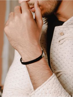 Jazz and Sizzle - Men Black Textured Cuff