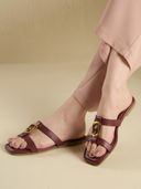 Maroon color option, Currently selected